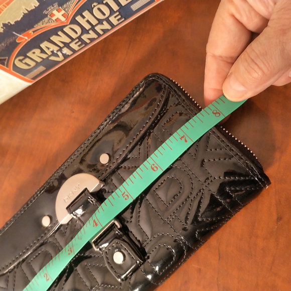 DKNY ladies zip up wallet - Picture 6 of 7